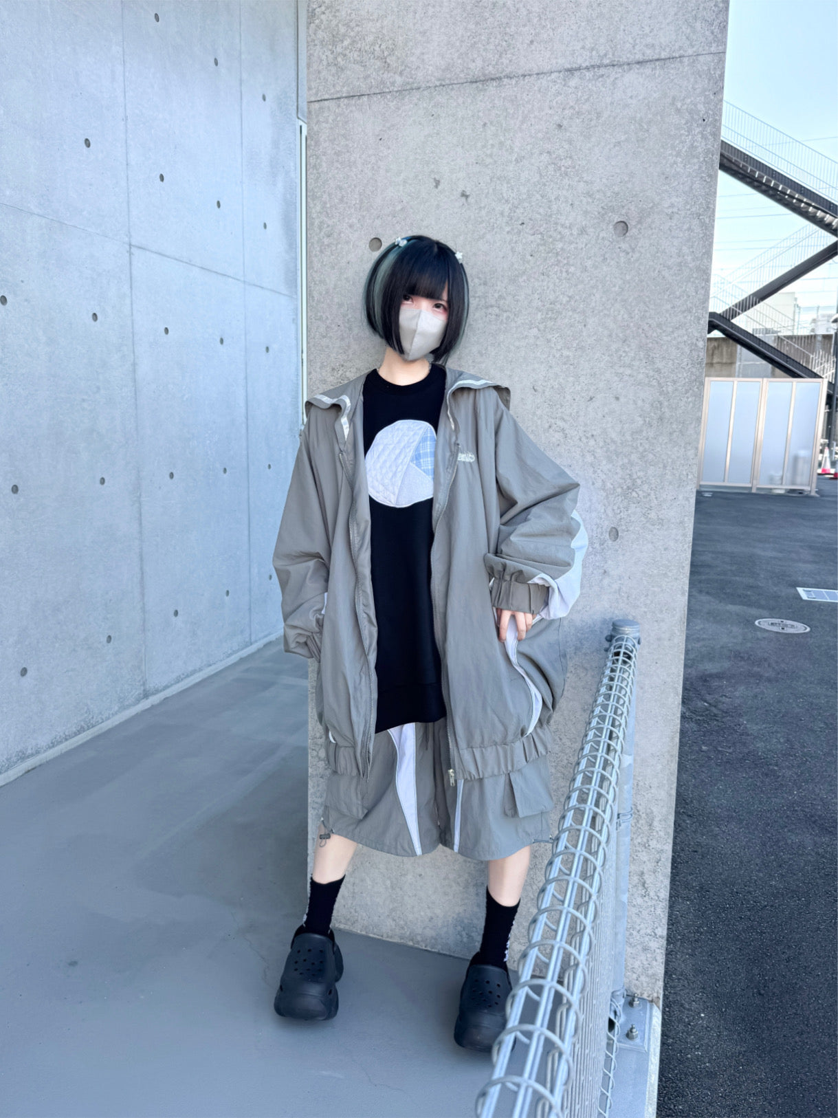 シャカった社会で無敵おパンツ(カーキグレー×白)