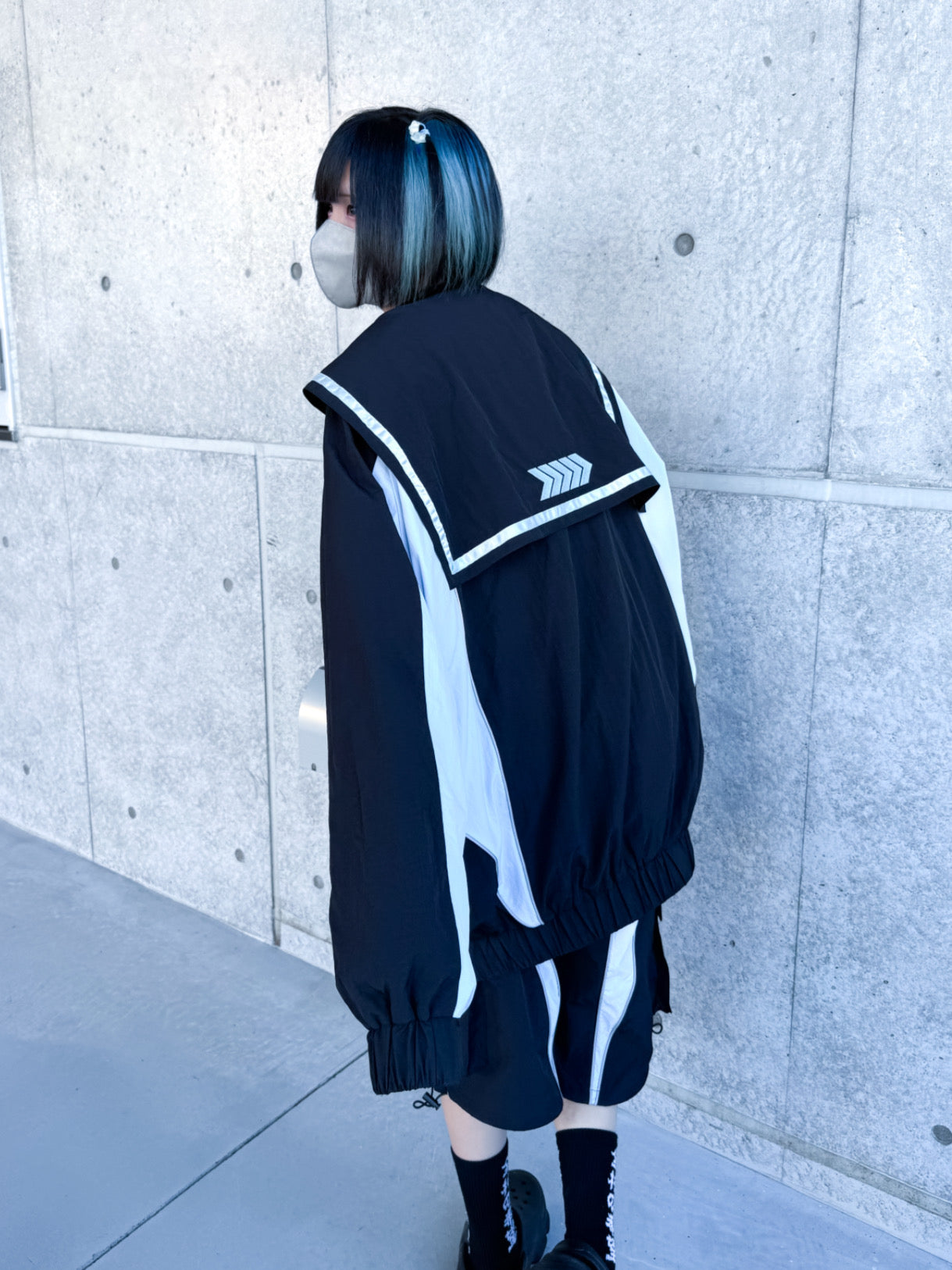シャカった社会で無敵おジャージ(黒×水色)