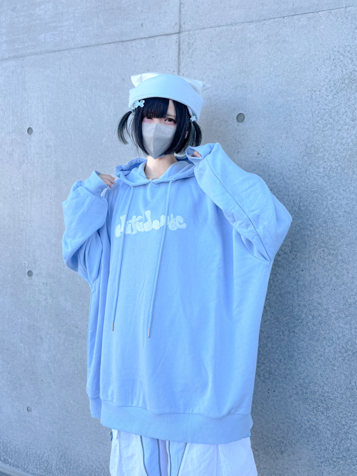 隠れしぬたくんおパーカー(水色)