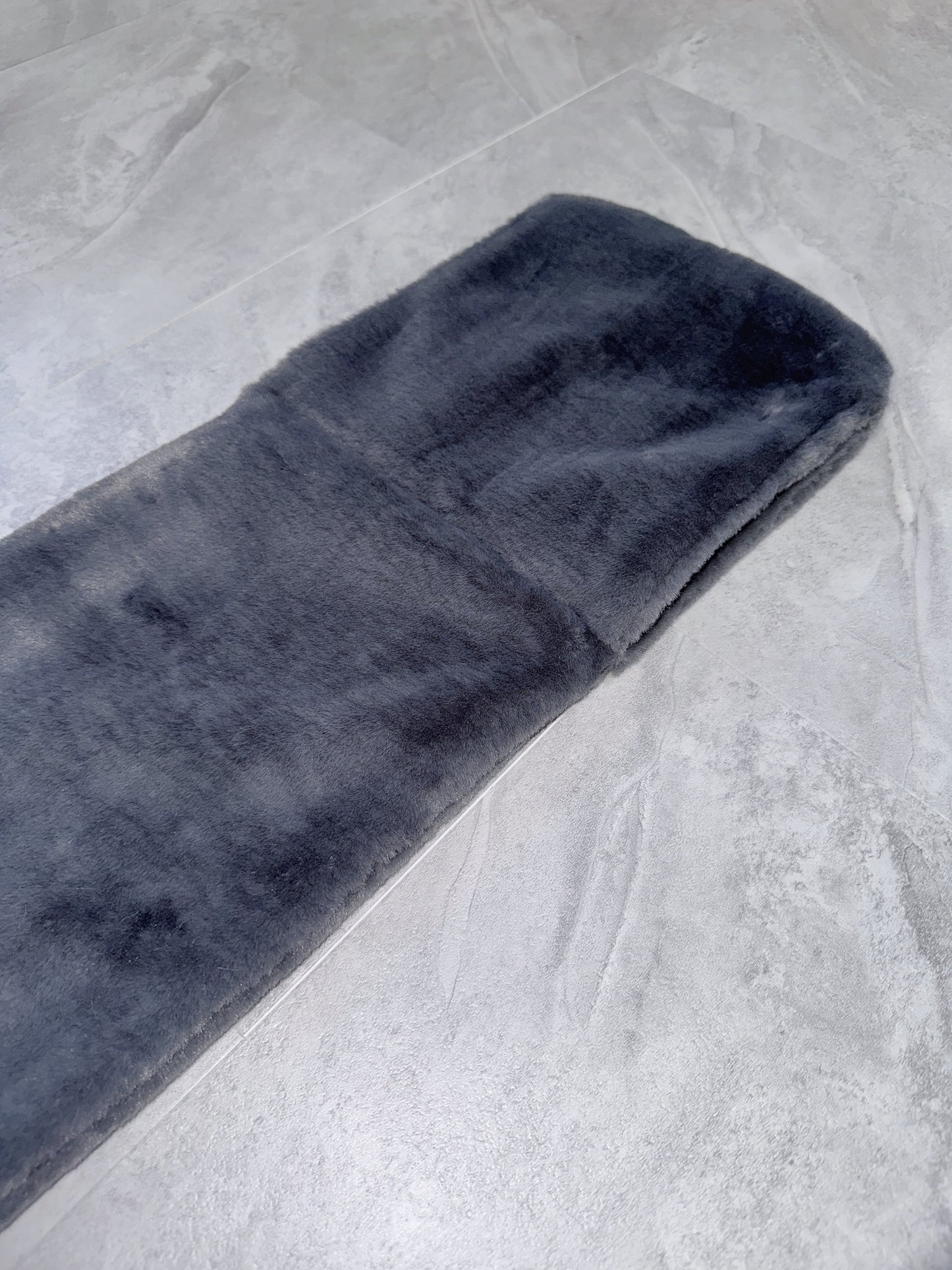 ふわふわファーできゅんですマフラー(グレー)