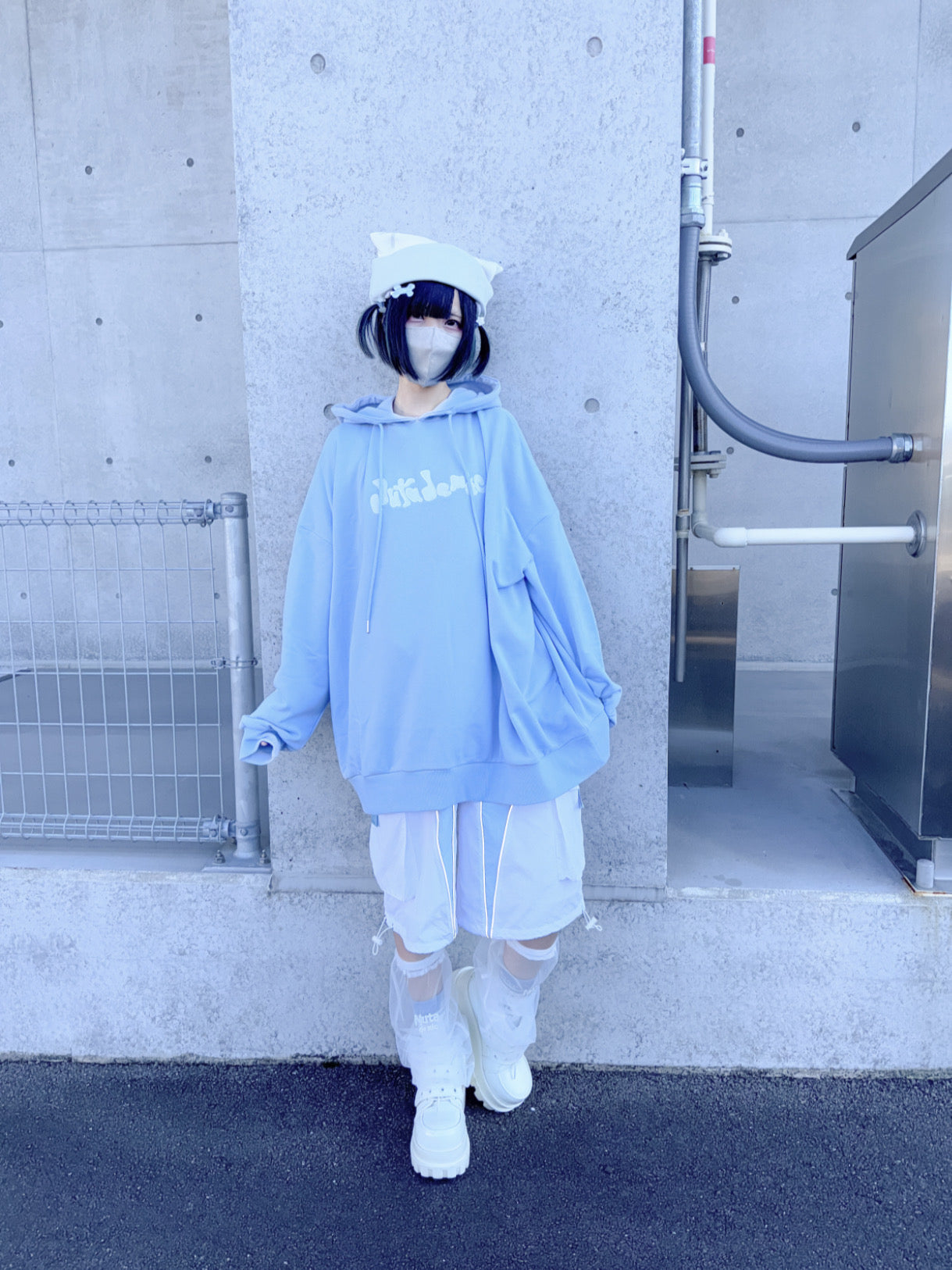 隠れしぬたくんおパーカー(水色)