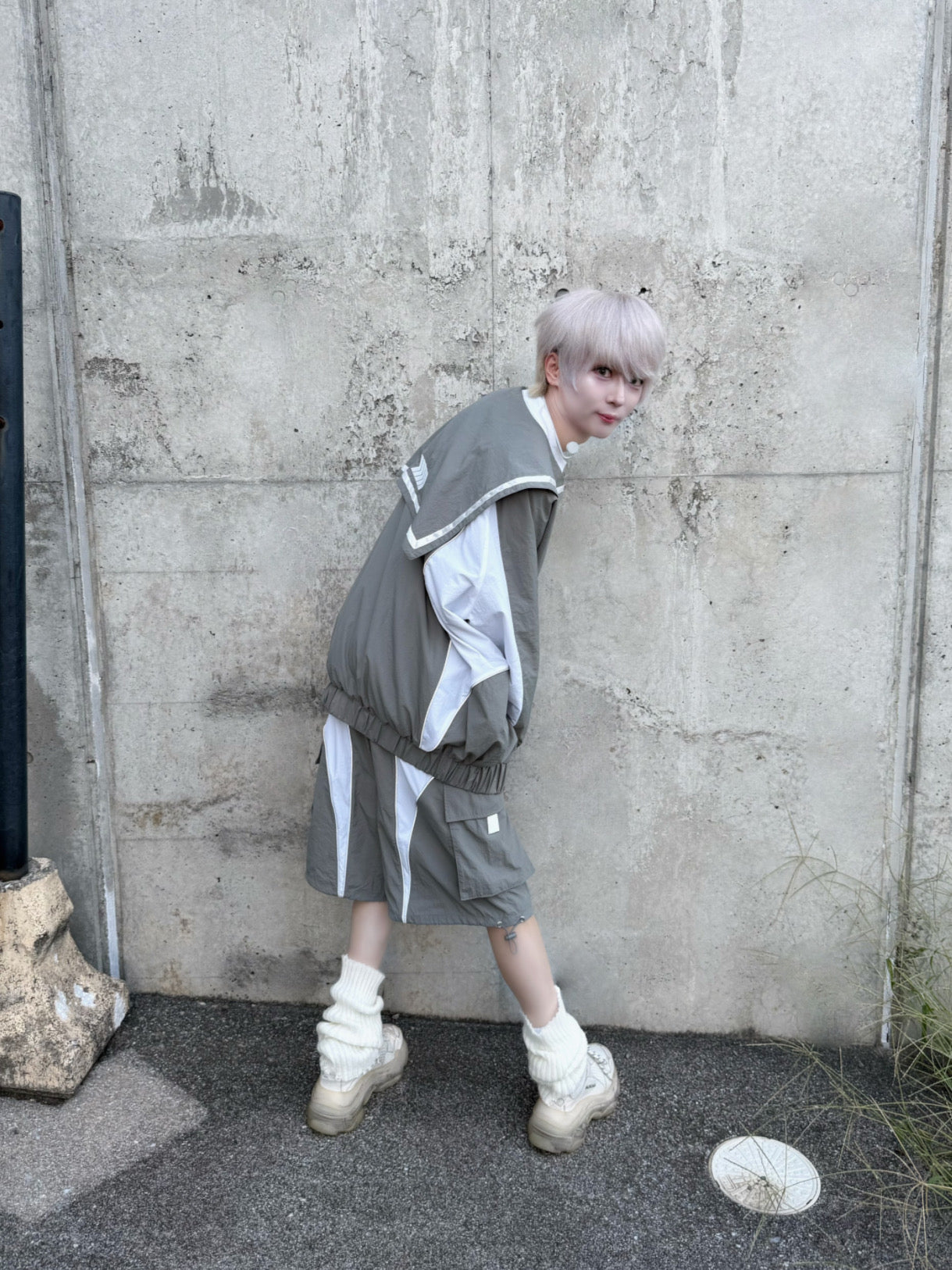 シャカった社会で無敵おパンツ(カーキグレー×白)