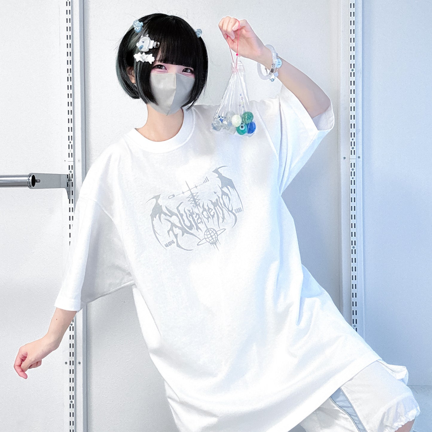 世界へ羽ばたく共依存おTシャツ/white