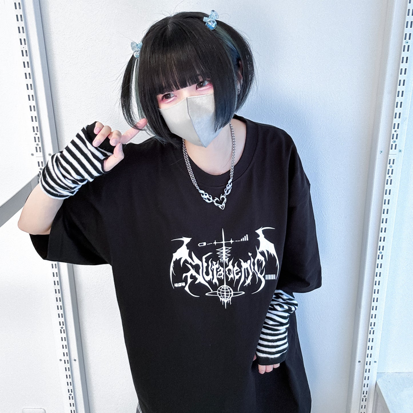 世界へ羽ばたく共依存おTシャツ/black