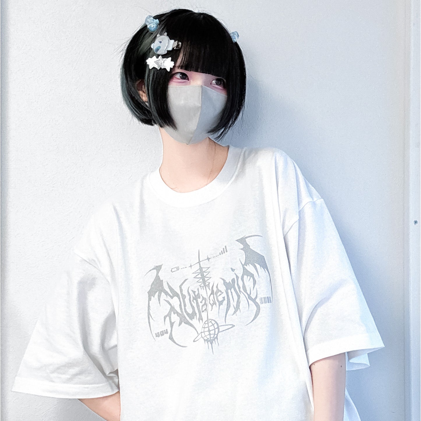 世界へ羽ばたく共依存おTシャツ/white