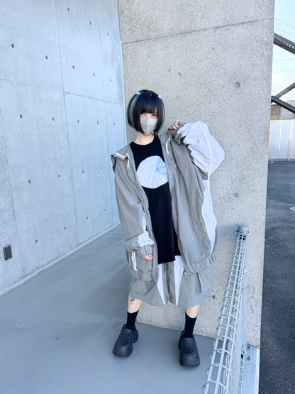 シャカった社会で無敵おジャージ（カーキグレー×白）