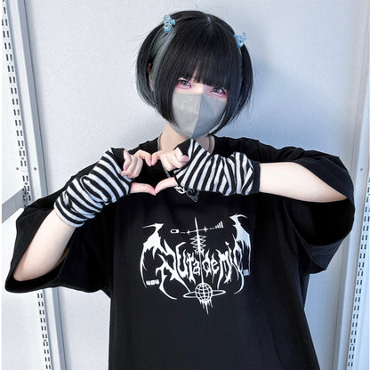 世界へ羽ばたく共依存おTシャツ/black