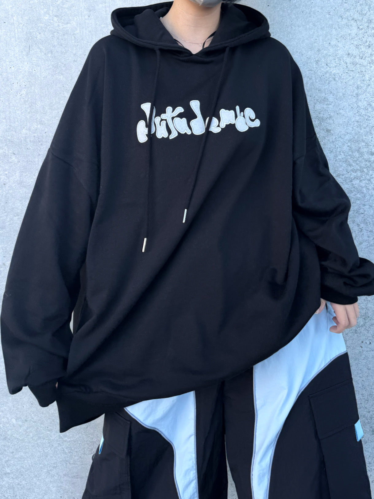 隠れしぬたくんおパーカー（黒） – Nuta de mic