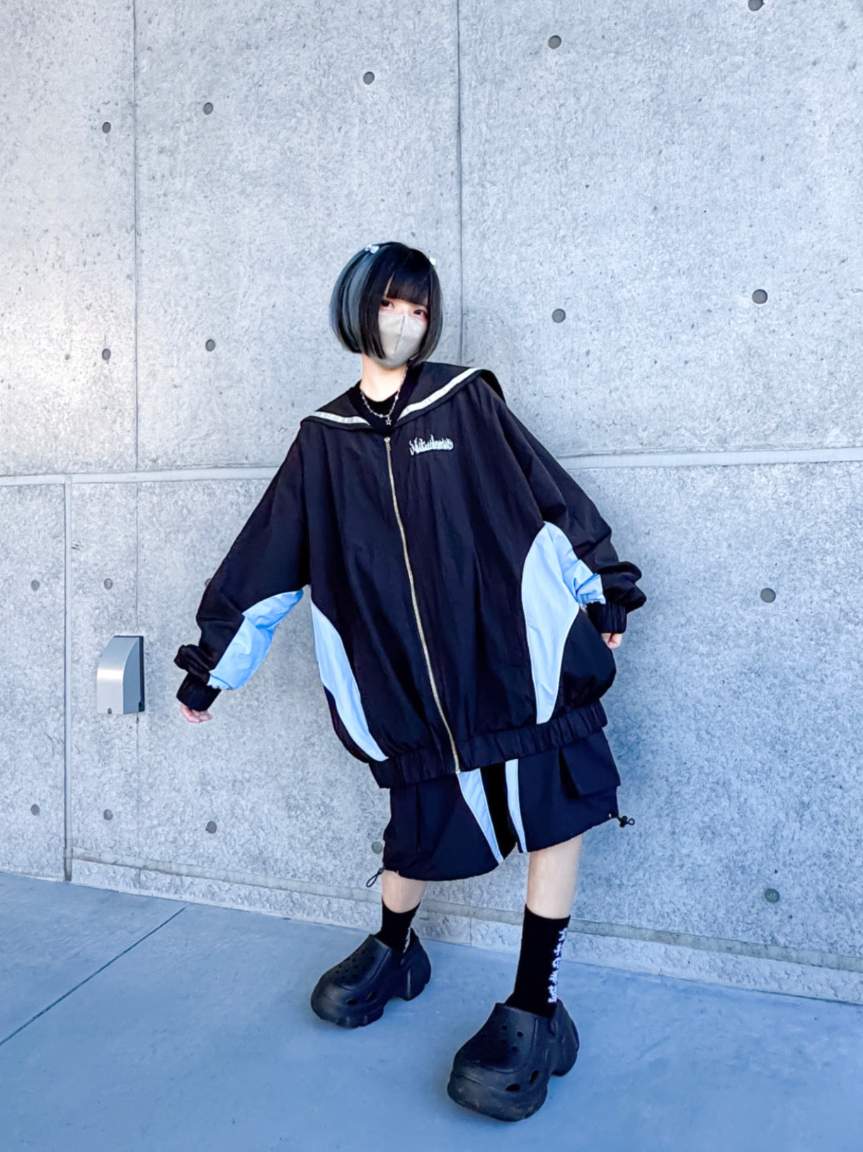 シャカった社会で無敵おジャージ（黒×水色） – Nuta de mic