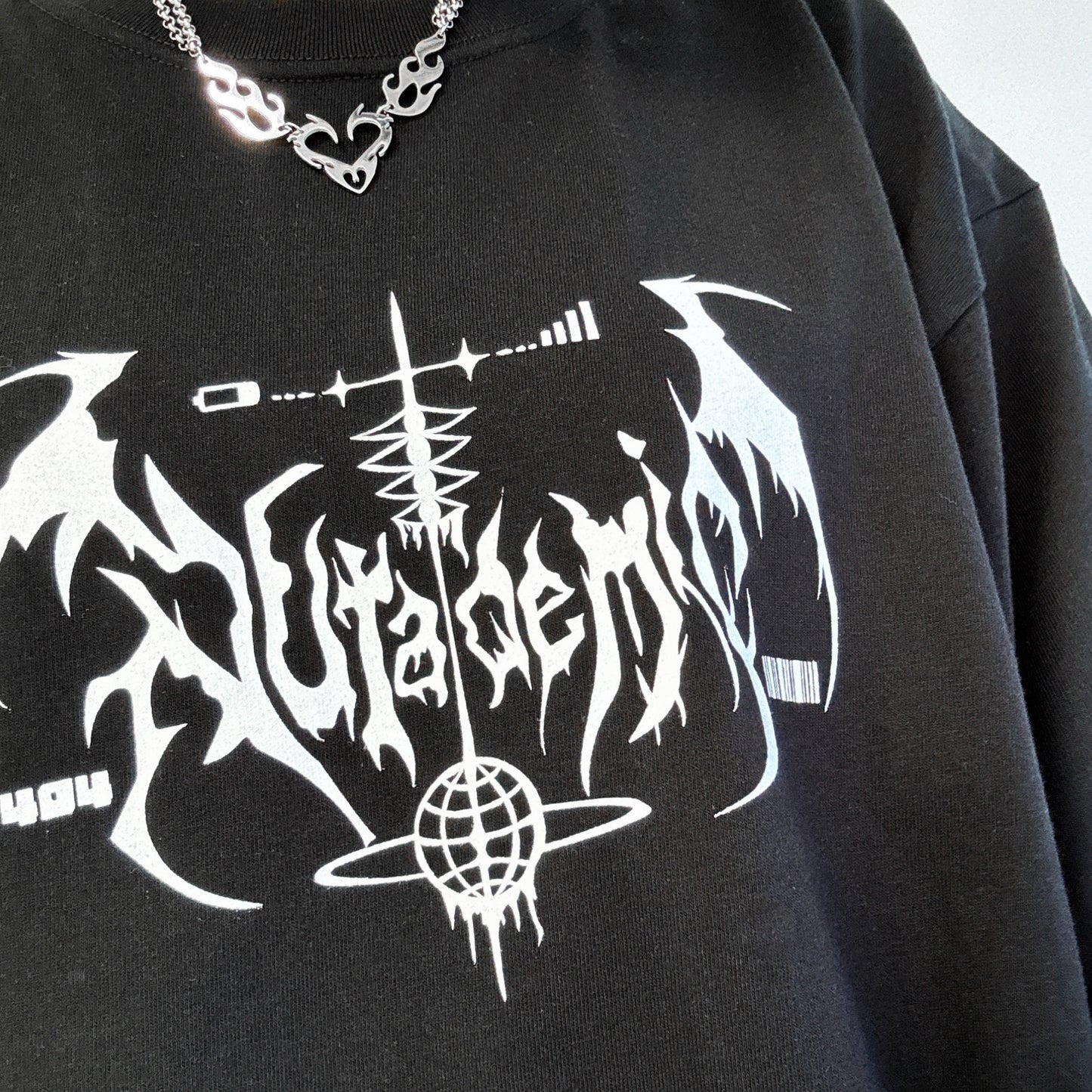 世界へ羽ばたく共依存おTシャツ/black