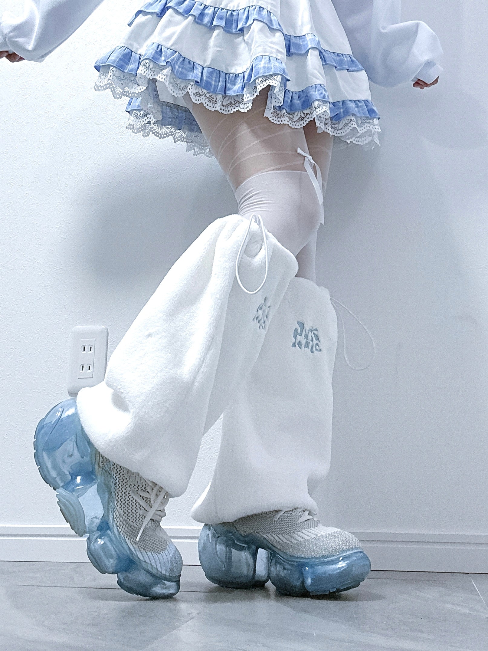 ふあふあファーできゅんですレッグウォーマー(白) – Nuta de mic