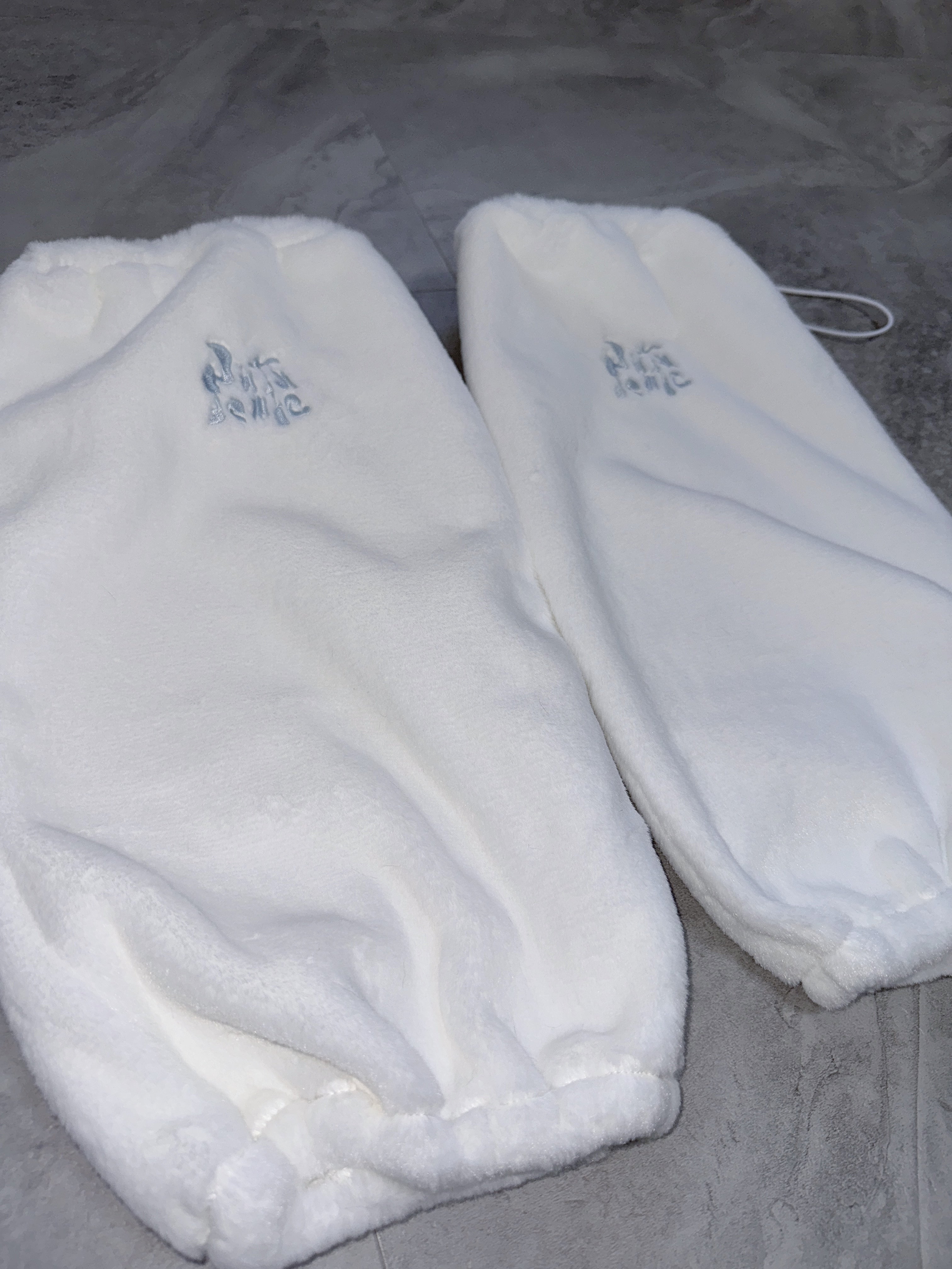 ふあふあファーできゅんですレッグウォーマー(白) – Nuta de mic