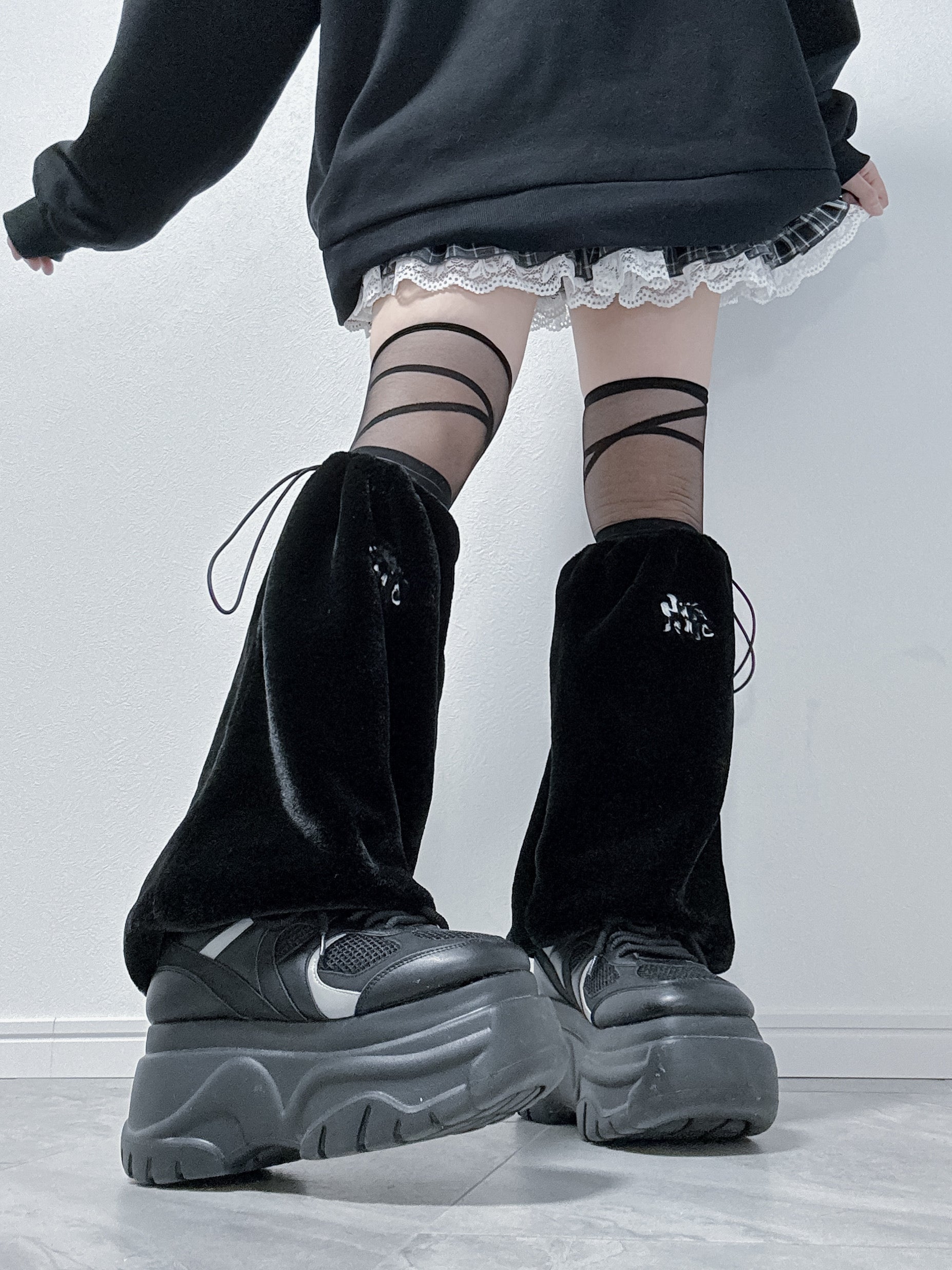 ふあふあファーできゅんですレッグウォーマー(黒) – Nuta de mic