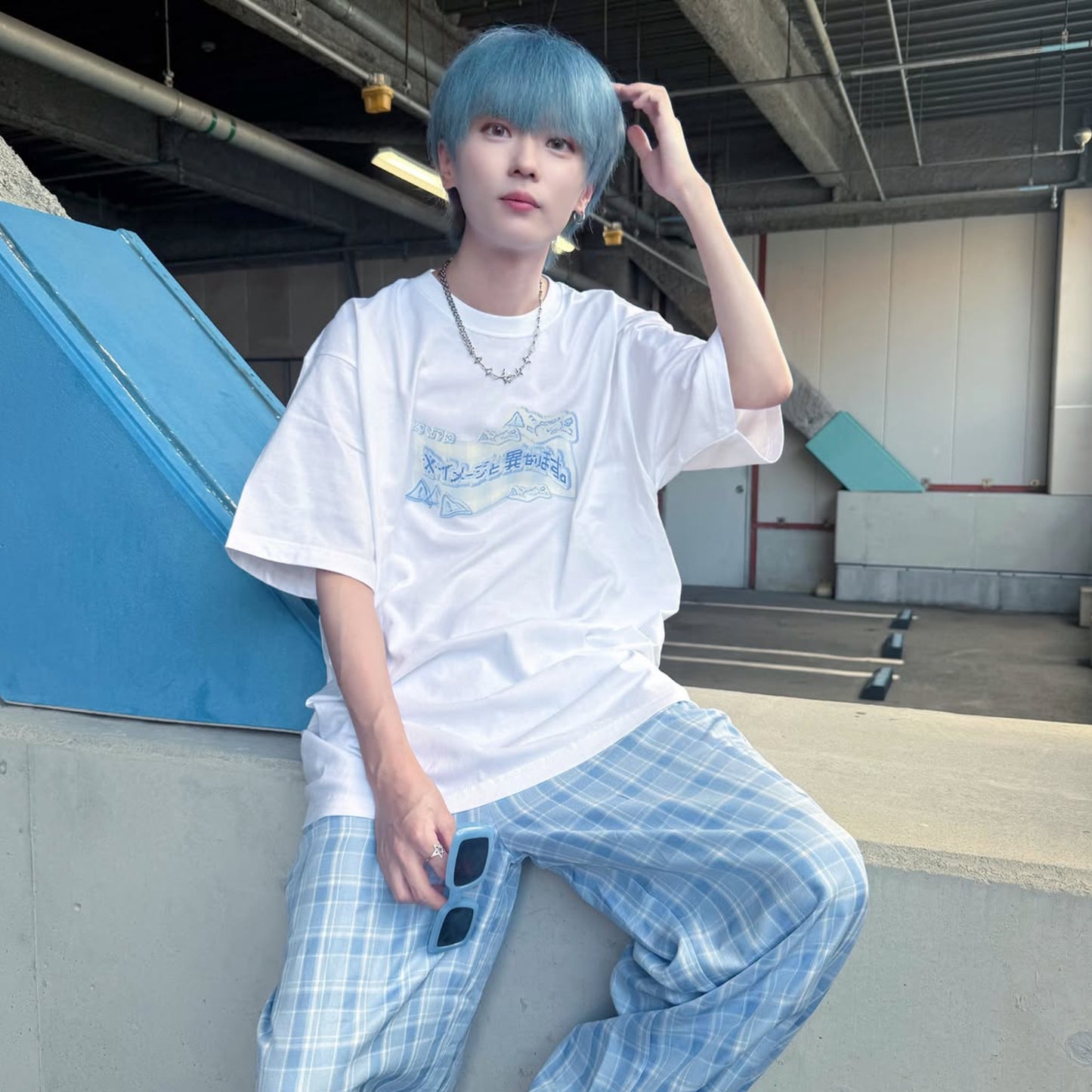 イメージと異なるボンドロおTシャツ/white